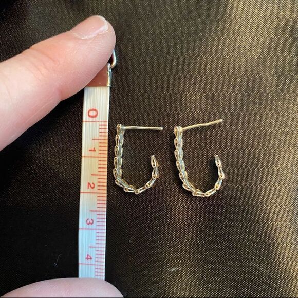 Vintage 80s Silver and Gold Tone Herringbone Earrings - Picture 3 of 6